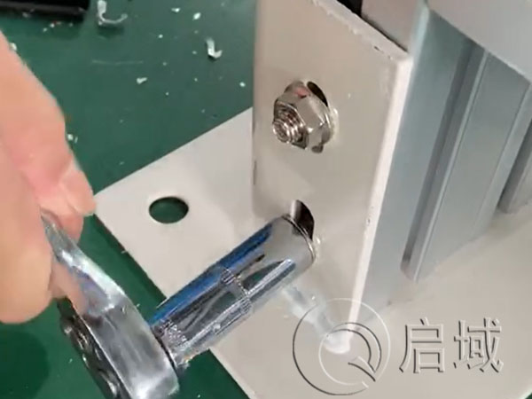 铝型地脚